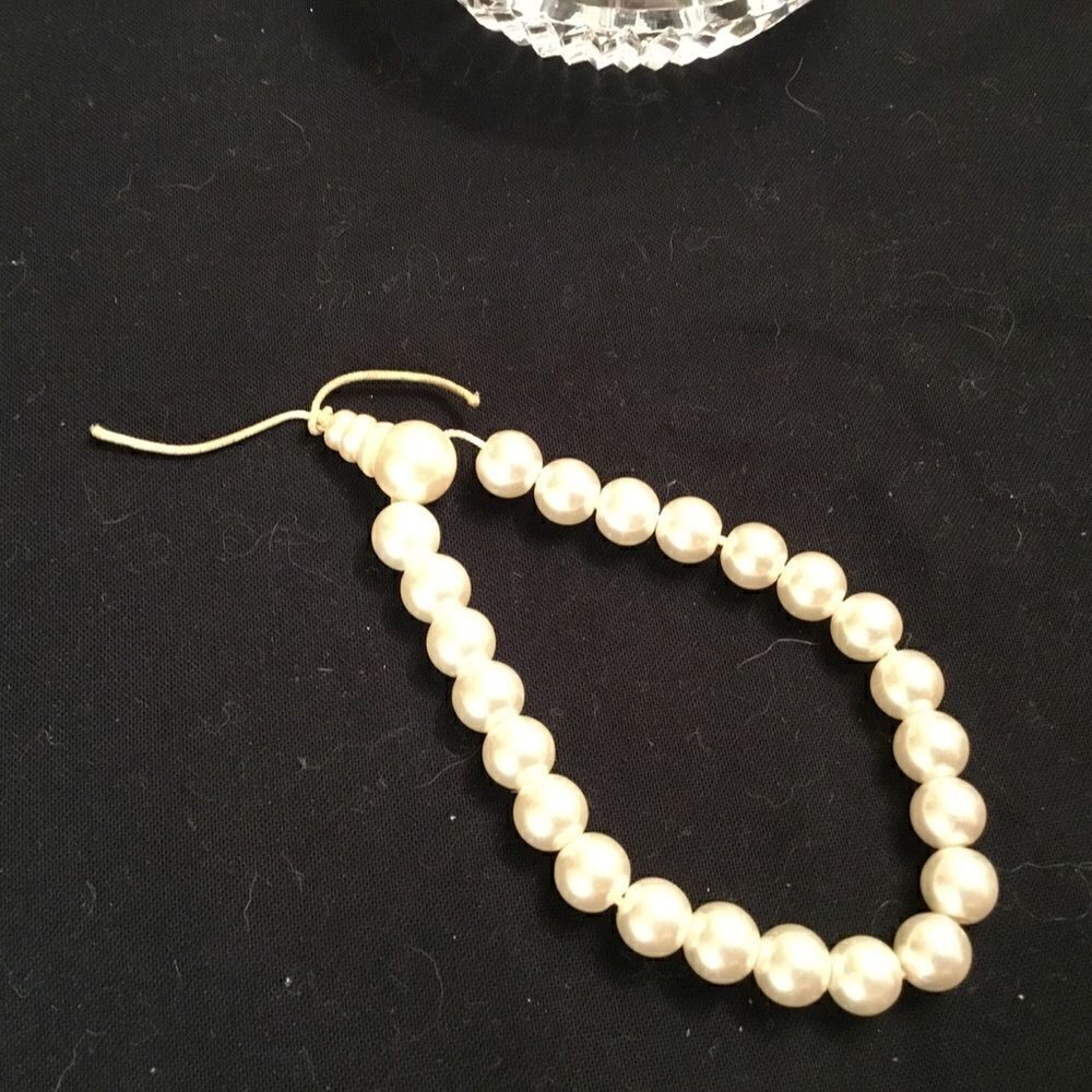 Slide Adjustable Faux White Pearl Bracelet
